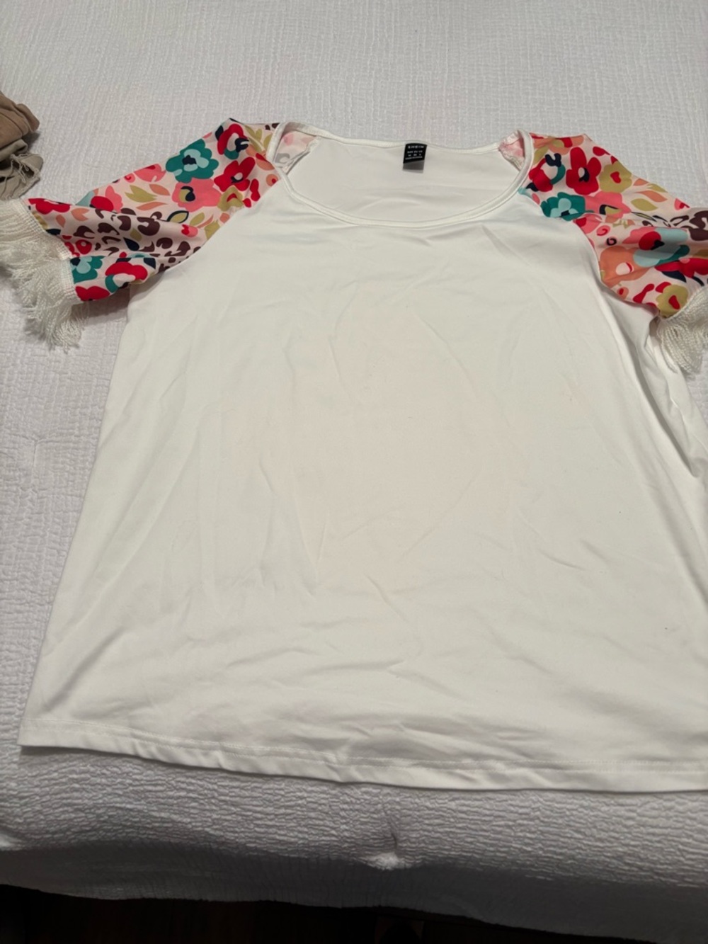 SHEIN White Scoop Neck Top with Multicolor Floral Puff Sleeves